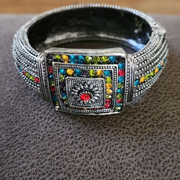Colorful stones Cuff bracelet with spring hinged closure - Picture 1 of 5